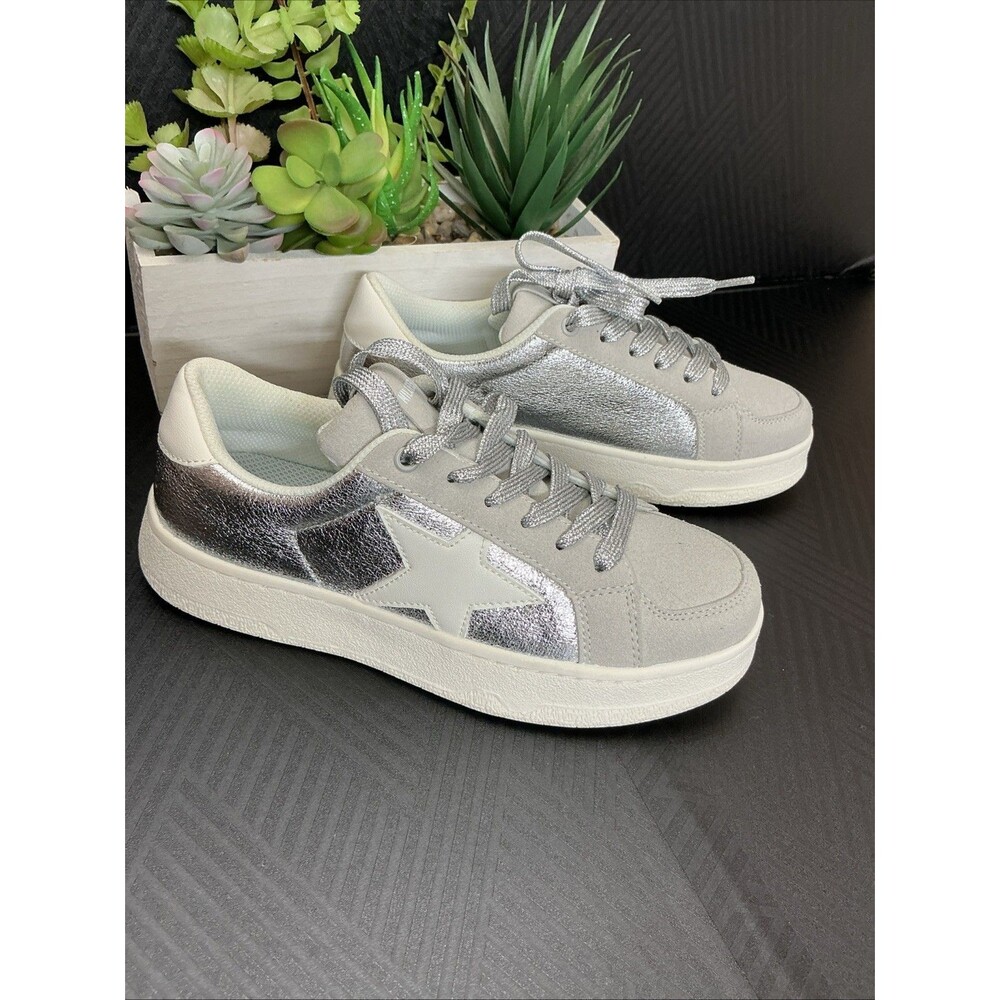 Niluber Sneakers Size 6 In New Condition